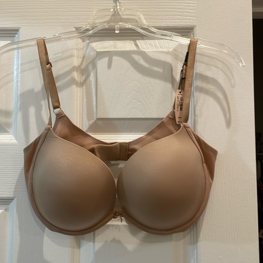 Victoria’s Secret 34DD push up bra